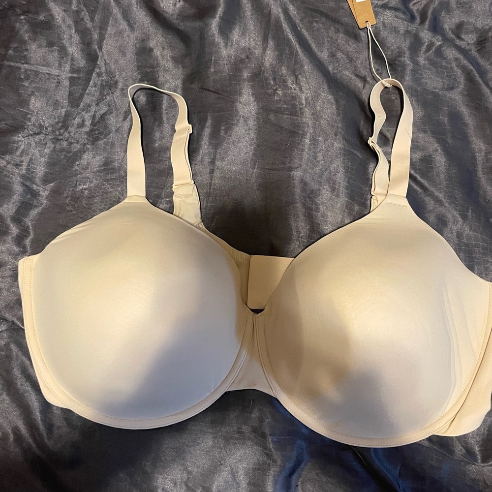 Skims T Shirt Bra - Picture 2 of 11